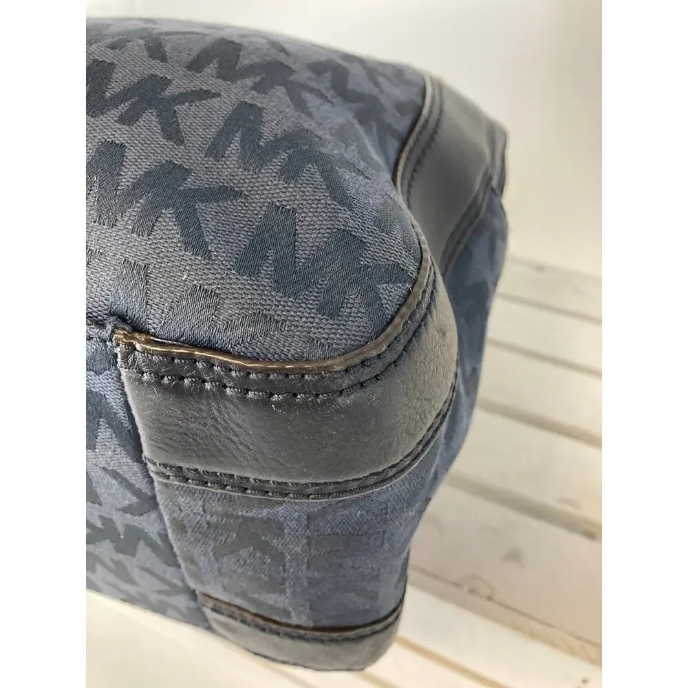 MICHAEL KORS LARGE NAVY CANVAS SIGNATURE PRINT SHOULDER BAG